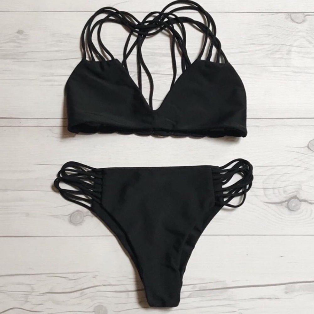 MIKOH Banyans Top and Lanai Bottom. Medium. NWOT.